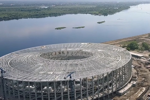 После чемпионата мира в Нижнем Новгороде рабочих, строивших стадион, кинули на 50 млн рублей: зарплаты пропали