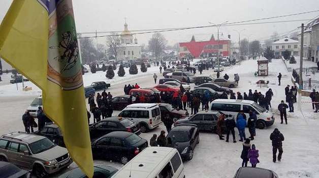 В Олевске сотни людей собрались на митинг из-за кровавой бойни