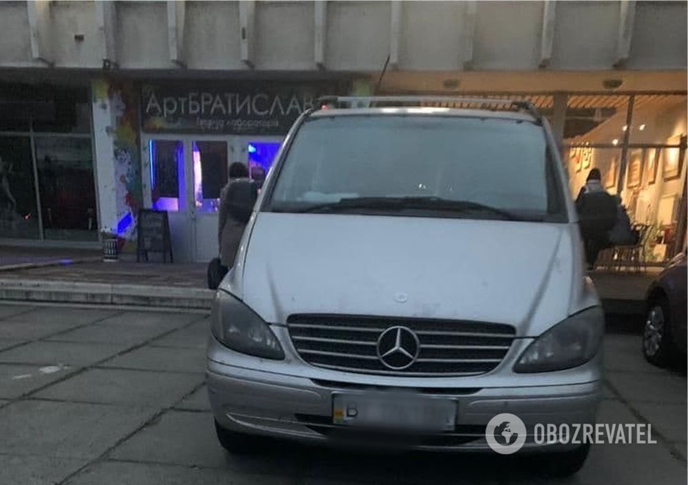 Mercedes Vito возле творческого центра "АРТ Братислава", где был задержан фотограф Ктиторчук