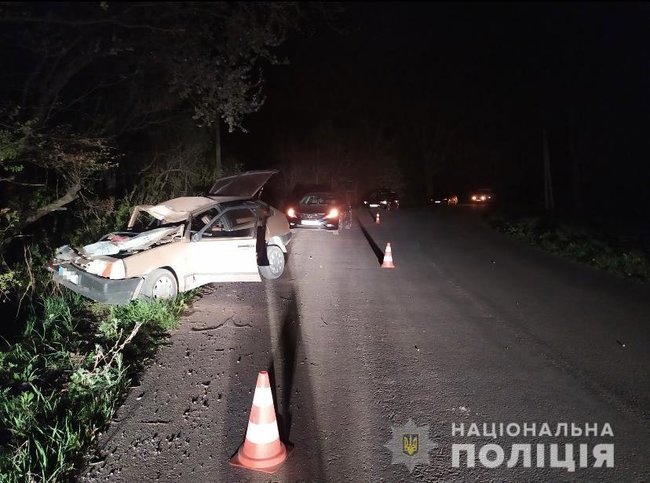 Водитель, находясь под воздействием наркотиков, врезался в дерево на Львовщине, погибла его жена, - Нацполиция 01 rqiddritidedglv