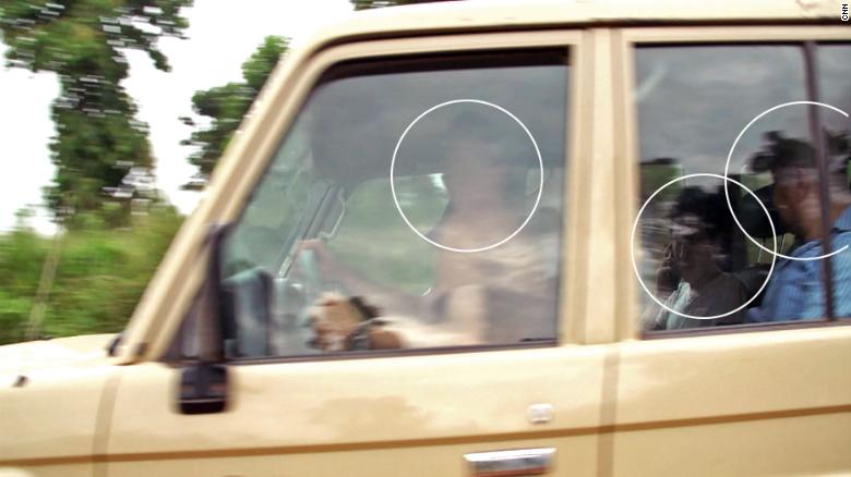 CNN spotted a car tracking the team&#39;s movements. Upon approaching the vehicle, most of its passengers tried to hide their faces. qhxihhiqeidehglv