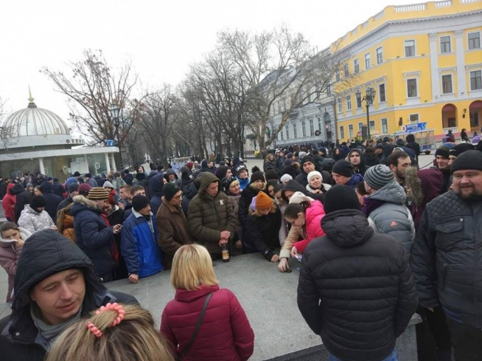  В Одессе неизвестные шутники собрали "проплаченный митинг"