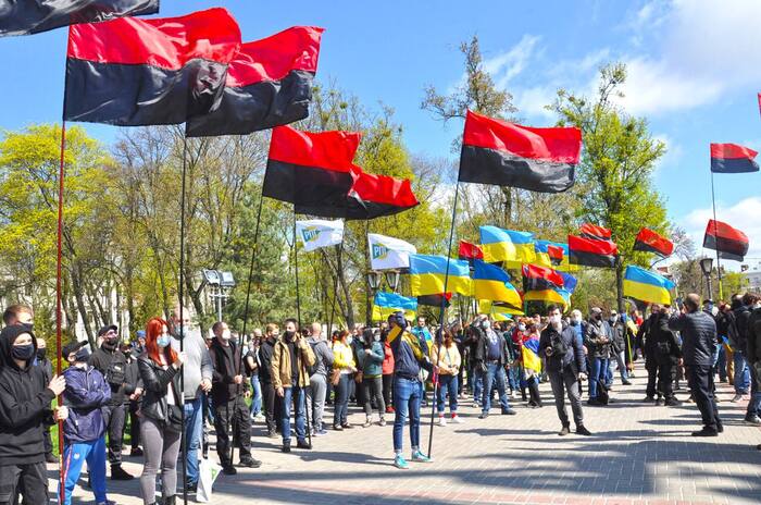 Мова. Віра. Кива.
