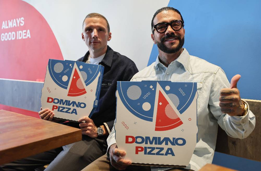 Новыми владельцами сети Domino’s Pizza стали рэпер Тимати и ресторатор Антон Пинский. Они обещали вложить около 400 млн рублей в ребрендинг и перезапустить сеть. Фото © ТАСС / Софья Сандурская